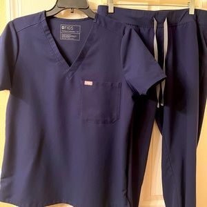 Set of Figs Zamora joggers scrubs, Medium top and large (petite)pants.